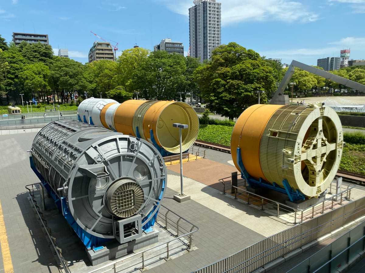 白川公園と周辺の街の広大なパノラマ