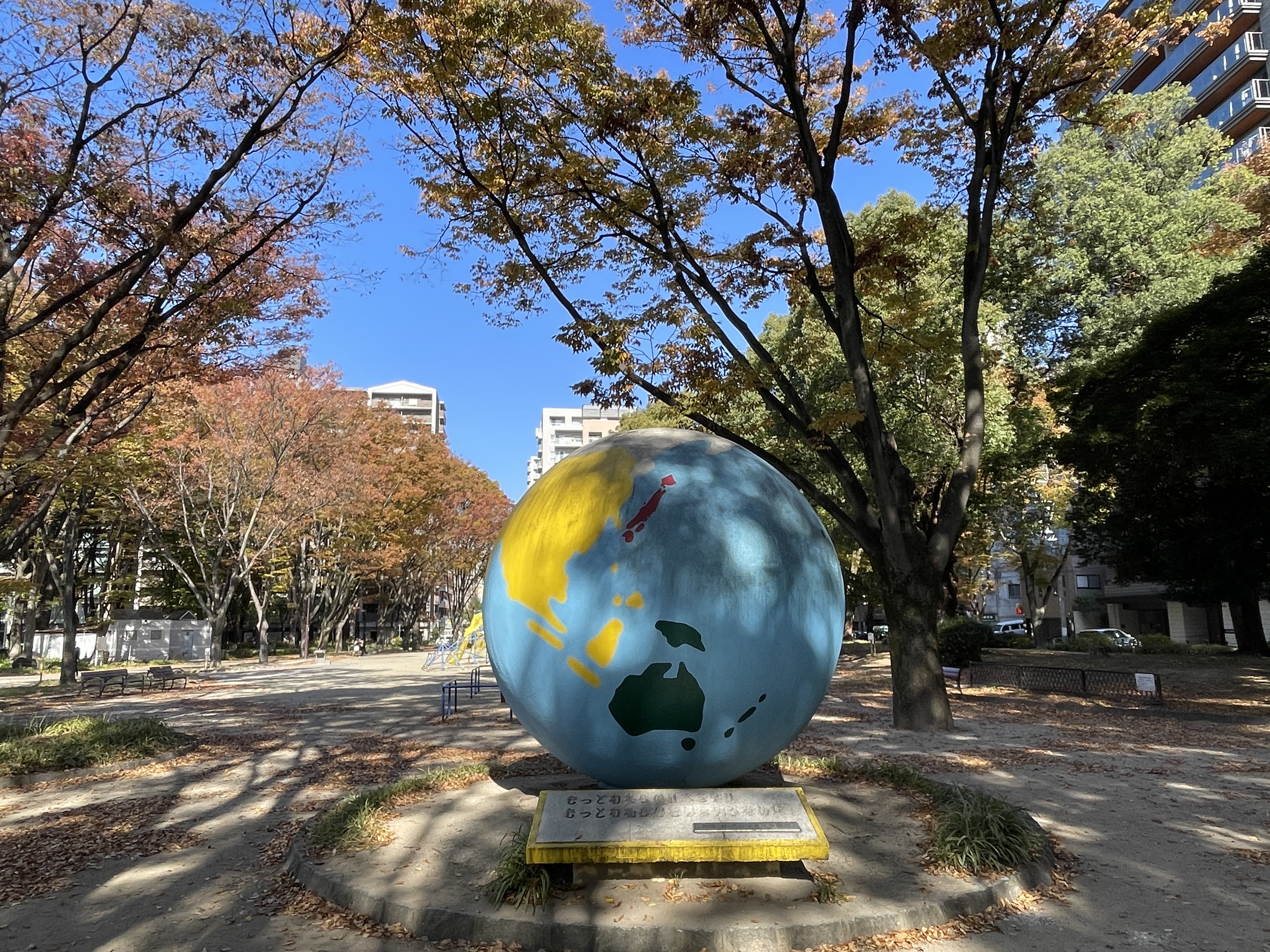 被绿意环绕的公园南端名古屋市美术馆